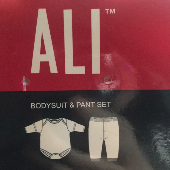 Ali baby 2-piece outfit - Picture 6 of 6